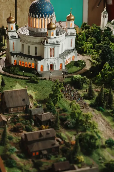 Собор с вечерней подсветкой